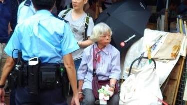 掃帚扑婆婆 雙眼紅腫如雞蛋白蘭花婆婆 告到佢終身監禁 蘋果日報 Line Today