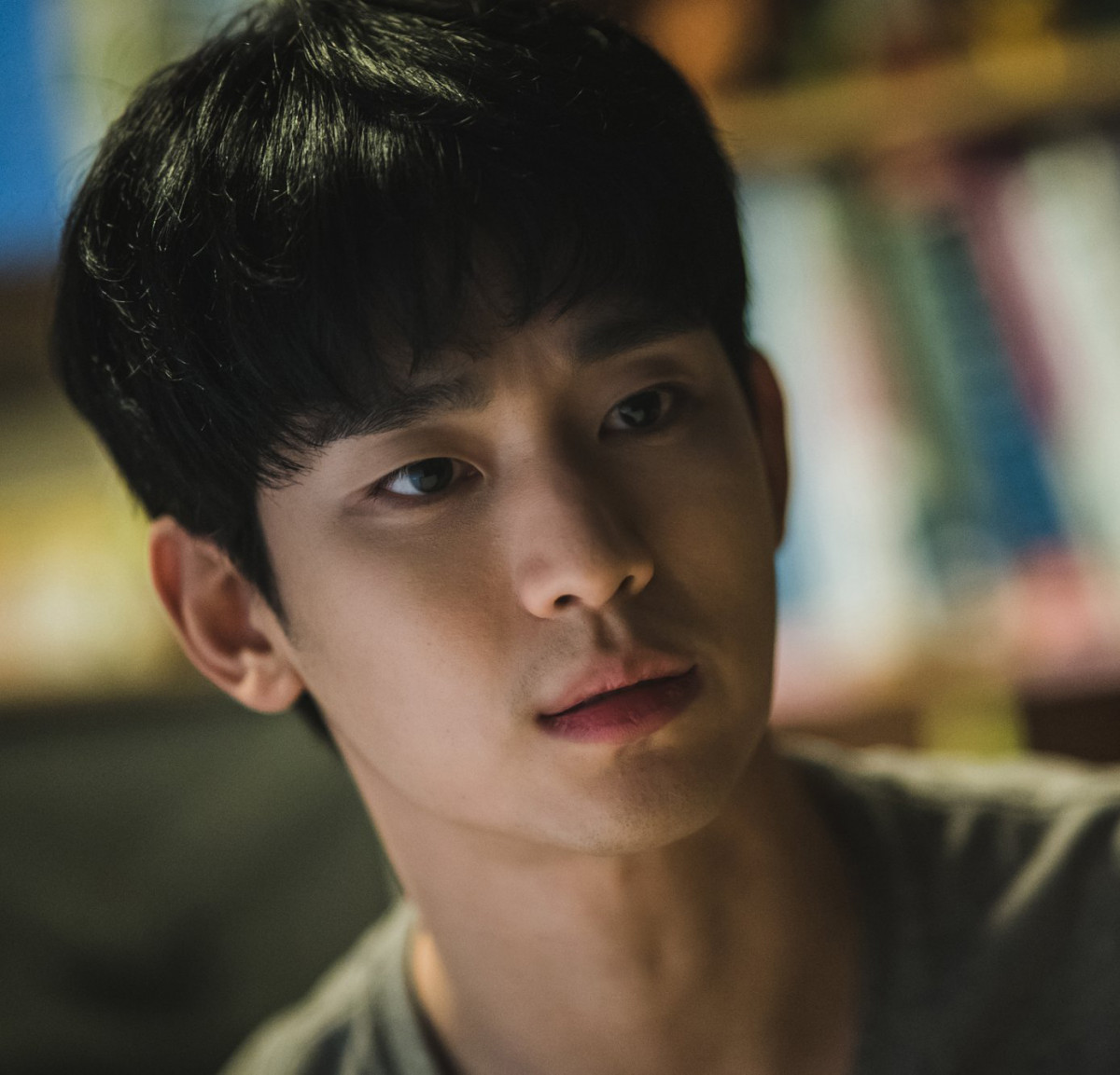 《雖然是精神病但沒關係》金秀賢退伍後男人味爆發！超童顏娃娃臉都沒變