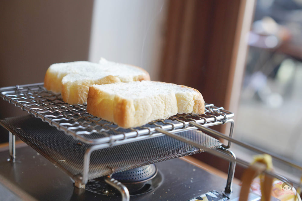 弘大&延南洞咖啡 MOMENT COFFEE (모멘트카페)，美味吐司自己烤，日系雜貨文青風、韓式網美咖啡店