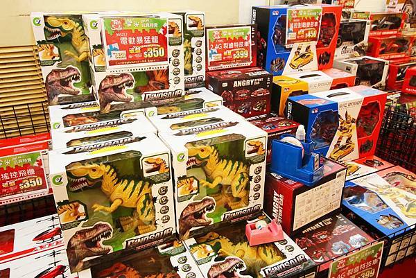 【三重特賣會】PUZZLE拍手童裝、樂米萬件玩具特賣會１折起！上萬種玩具最低只要２０元起，童裝破盤出清價５件２００元更有滿２０００現折２００超殺優惠活動