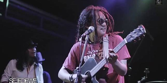 Lirik Lagu Wanita Munafik Sejedewe Kompas Com Line Today