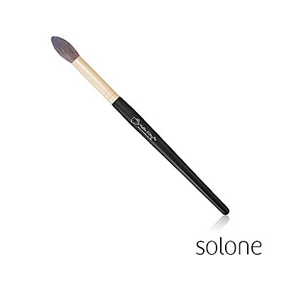 蓬鬆柱型設計鼻影暈染與局部打亮使用創造自然陰影，讓臉型更加立體