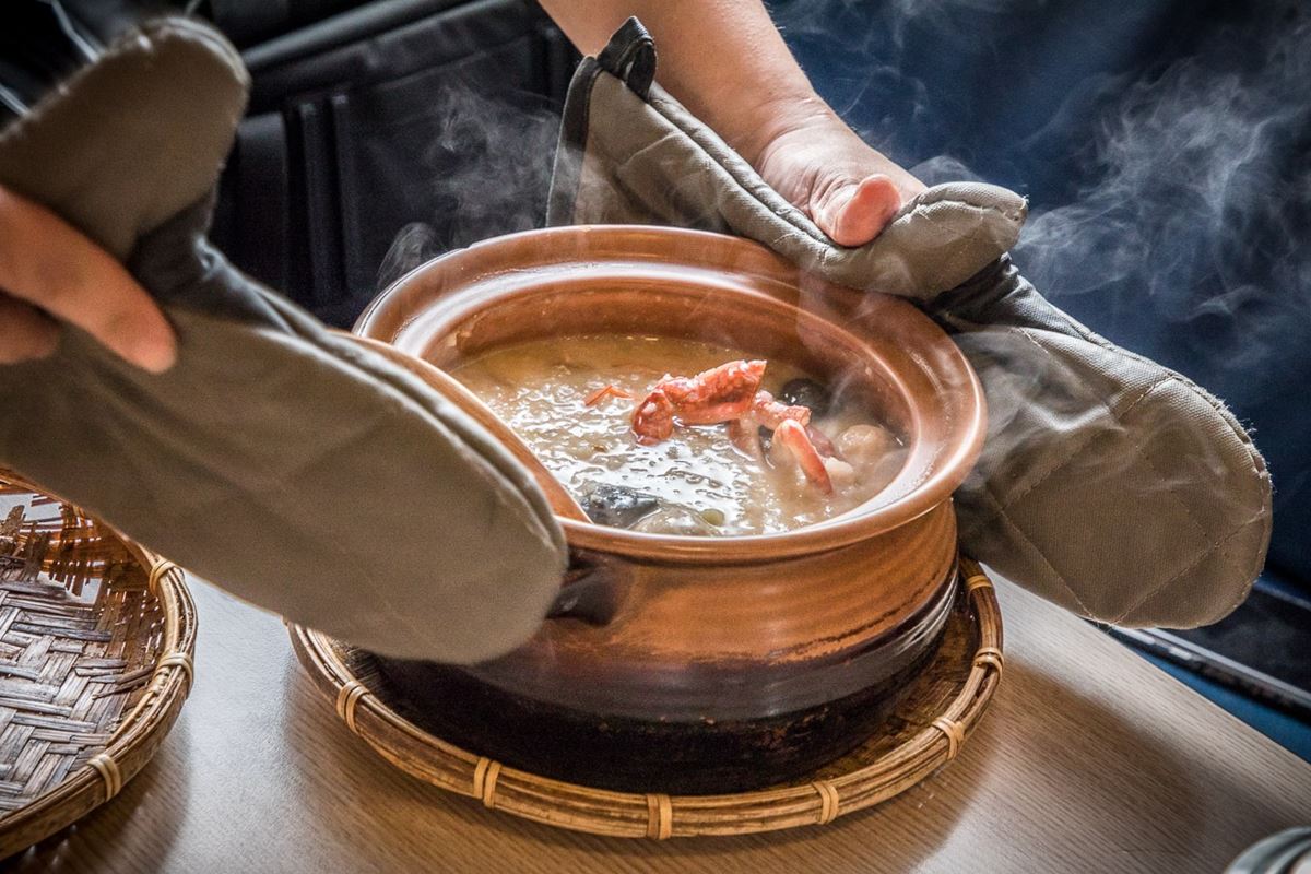 95元起吃爆螃蟹季！全台８大螃蟹名店：火鍋吃到飽、排隊萬里蟹、爆蛋紅蟳麵