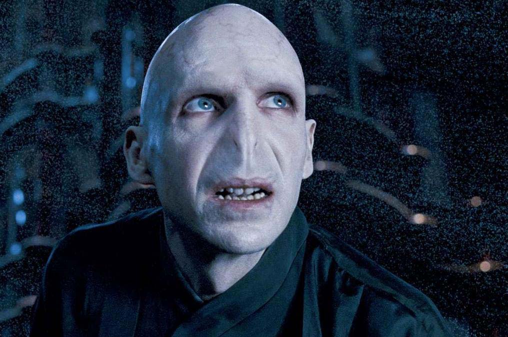 《哈利波特》10個電影vs小說中的人物設定差異：妙麗有暴牙，恩不里居像青蛙！