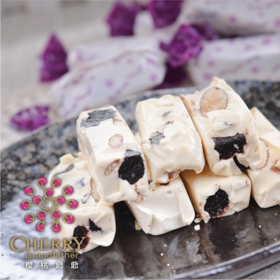 ◆頂級法國統總奶油與紐西蘭奶粉 ◆添加富含營養價值的開心果 ◆選用健康低糖的海藻糖做為甜度來源 ◆獨家配方日本赤穗天鹽的添加