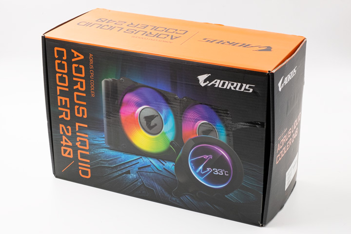 對中小型機殼很友善的 AORUS LIQUID COOLER 240，比起 360 體積小很多。