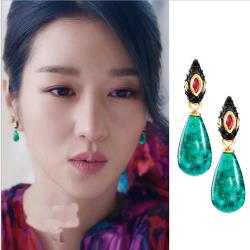 ◎商品特色,925銀針,韓劇女主角同款,大圈造型充滿歐美風格|◎|◎品牌:HANA梨花品牌定位:流行品牌適用性別:女生種類:耳環款式:穿式/針式材質:925純銀尺寸:2.3CM流行元素:植物花卉顏色: