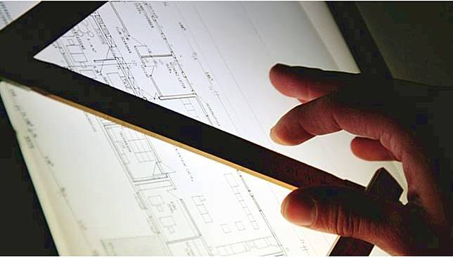 Arsitek sedang menggambar. (Foto: Pixabay/Andreas)