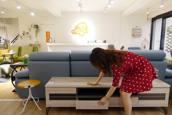 台北布沙發、台北獨立筒床墊-寄居蟹家具館，客製化布沙發訂做，沙發內材保固5年、表布保固一年，工廠直營價且教導風格佈置的台北家具館