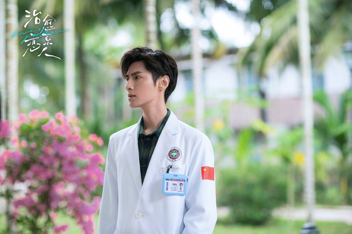 《治癒系戀人》劇情看點＆首播評價！外科醫生羅雲熙愛上「罕病少女」章若楠糖分爆表