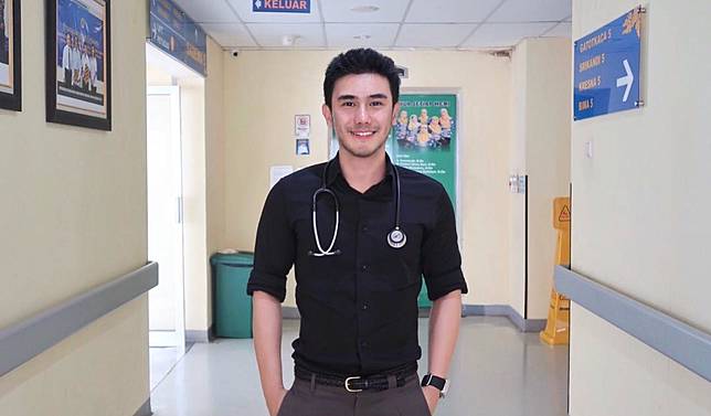 10 Dokter Cakep Indonesia yang Bakal Bikin Kamu Gak Takut 