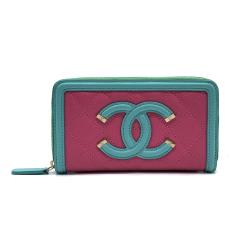 ◎經典雙C logo 辨識度高|◎多卡多夾層收納方便|◎糖果色設計可愛活潑品牌:CHANEL香奈兒品牌定位:國際精品款式:中夾適用性別:女生尺寸:約長15X高9X厚2cm外層材質:牛皮外層材質說明:荔