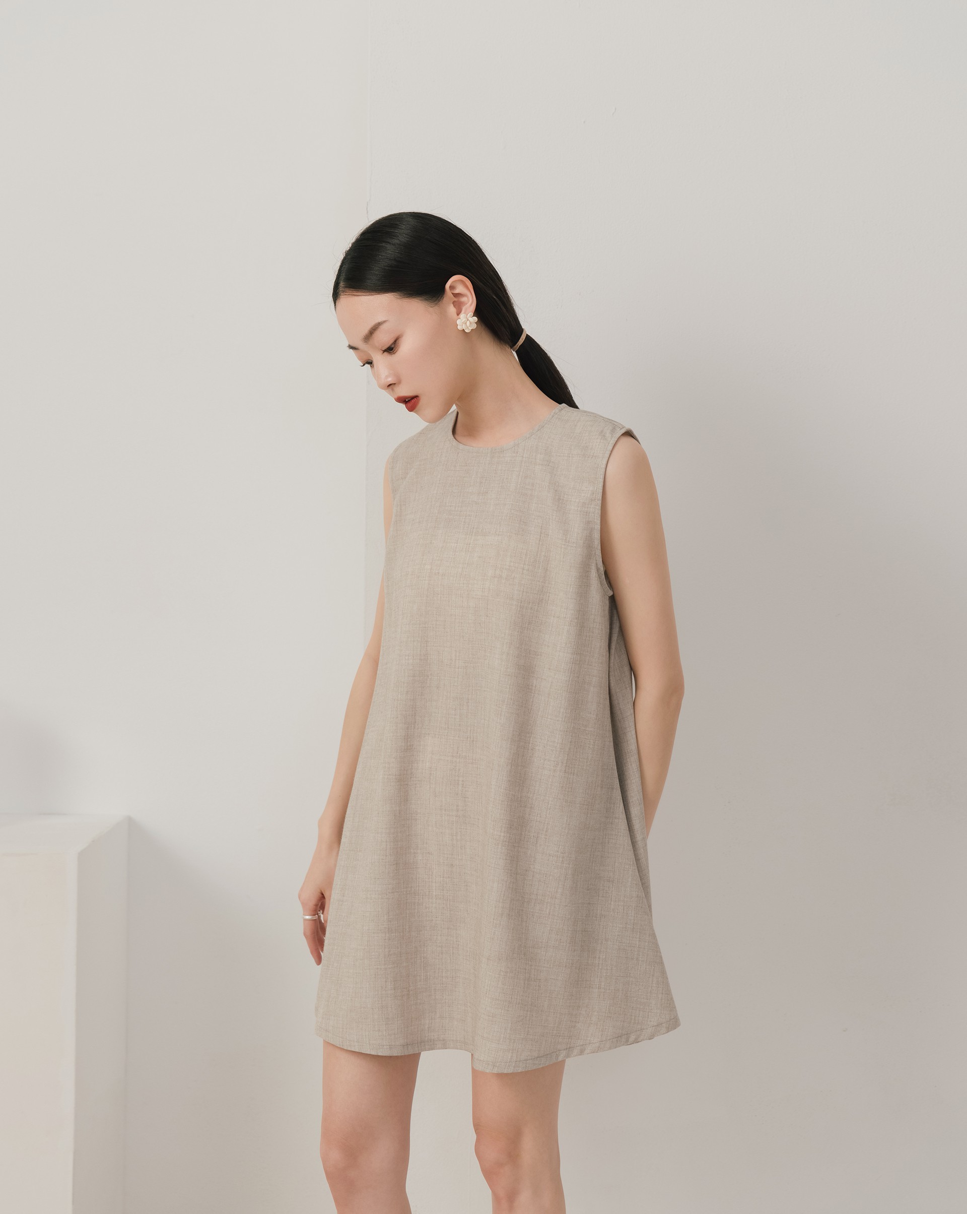 簡約傘狀背心洋裝-Meierq