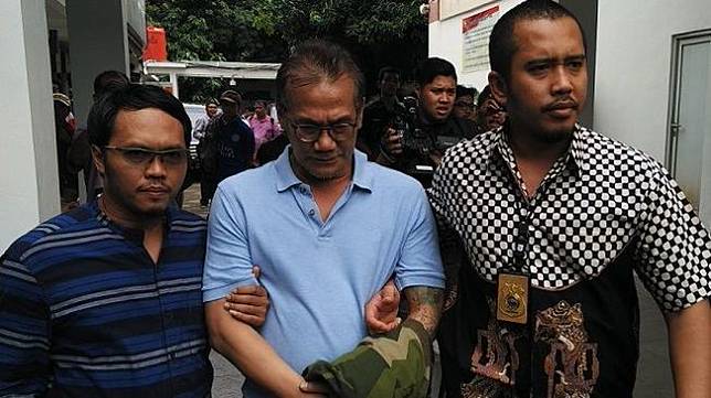 Tio Pakusadewo tiba di panti rehabilitasi Lebak Bulus, Jakarta Selatan, Jumat (29/12/2017). [suara.com/Agung]