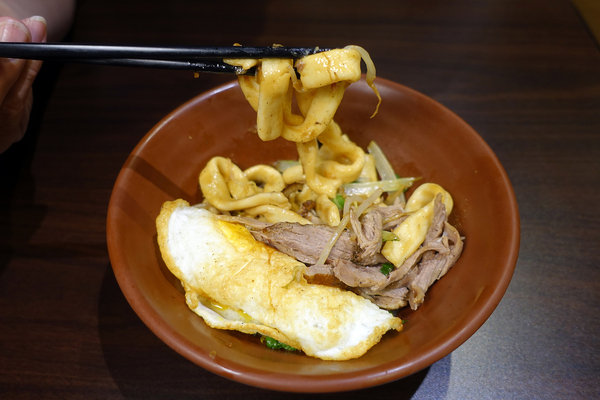 溪尾街美食-鼎街鴨香飯三重溪尾店，三重鴨肉飯，鴨香飯、韭菜鴨腸、炒鴨血，三重好吃鴨肉飯，好吃不貴可外送鴨肉飯