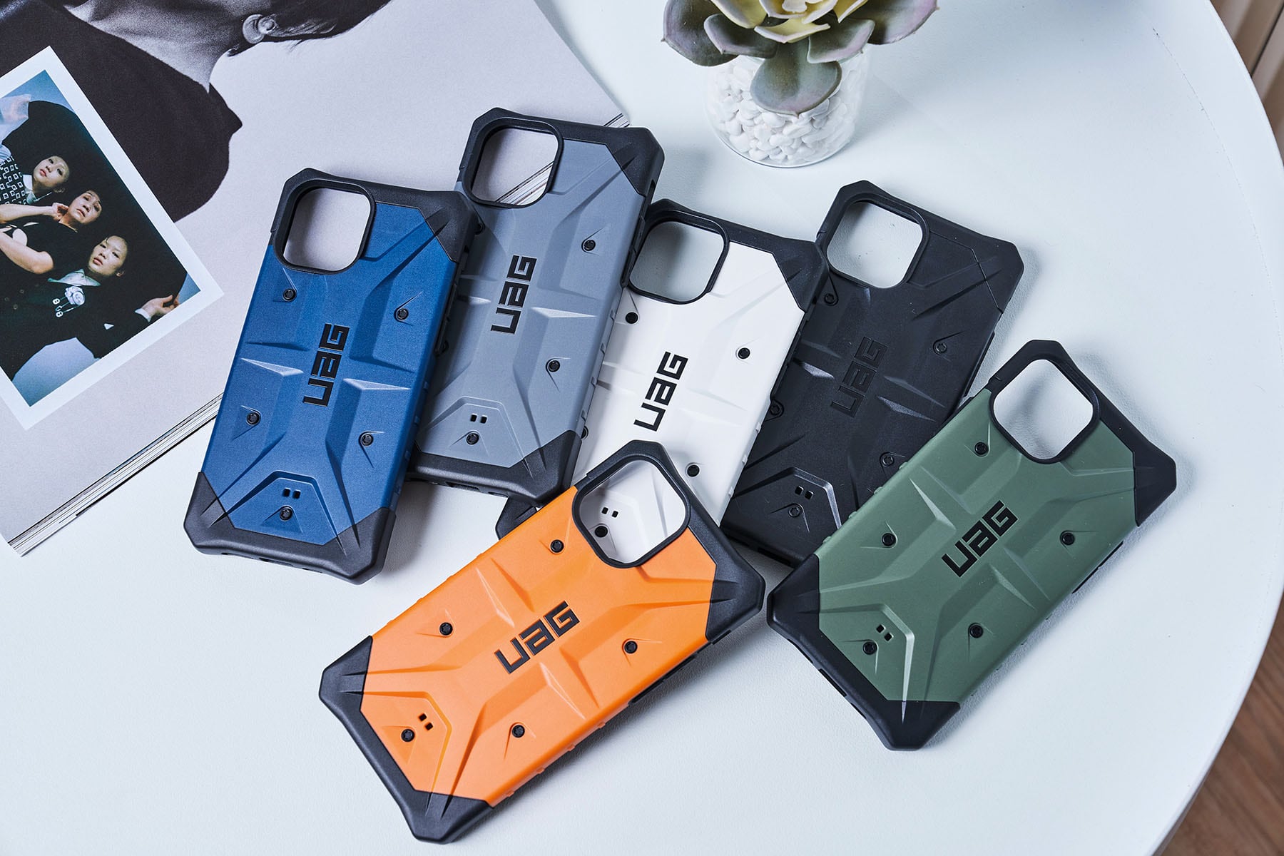 UAG 實色系列今年加入藍、灰與橘三款新色，提供更多樣化的選擇。