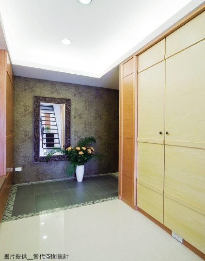 玄關地板不想與客廳拋光石英磚相同花費大概要多少?