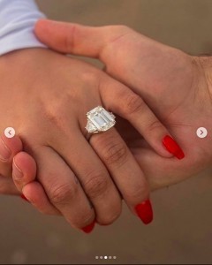 デミ ロヴァート 特大ダイヤの婚約指輪は推定2億円超