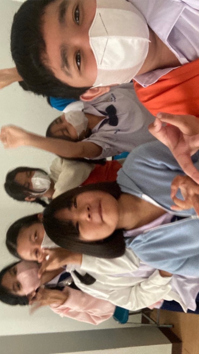 กลุ่มลอกงานตัวแม่