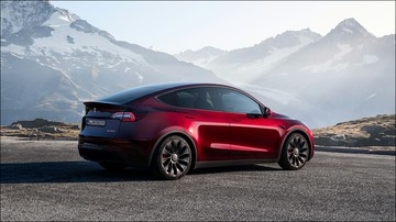 台灣 Tesla Model Y 新增深藍與午夜櫻桃紅車色，選配價分別為 4.8 萬與 9.8 萬