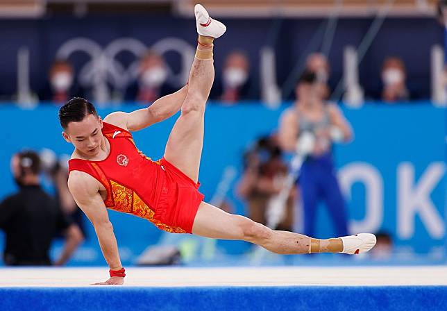 mens floor exercise gymnastics