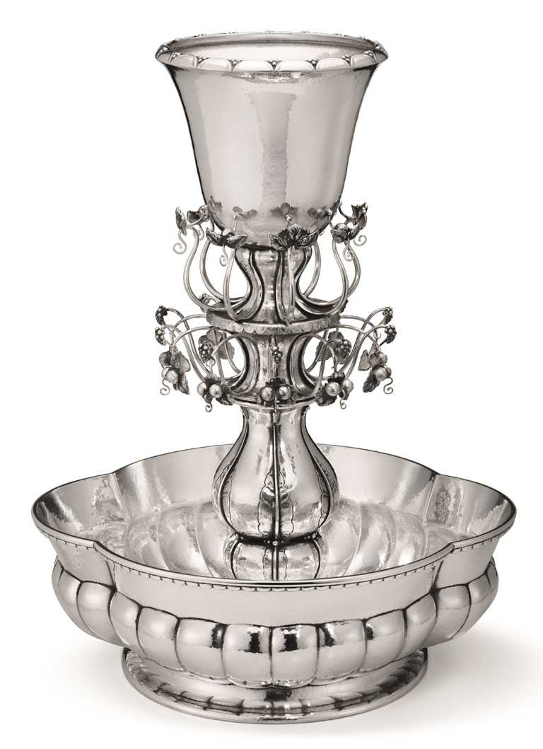 GEORG JENSEN編號1505「Jardinière葡萄花園果缽」╱2,880,000元。（圖╱GEORG JENSEN提供）