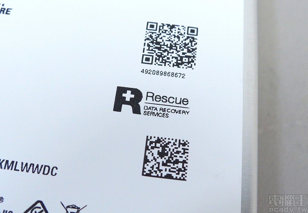 ▲ IronWolf Pro 版本具備額外 2 年資料救援服務，因此多出 Seagate Rescue Data Recovery 標誌。