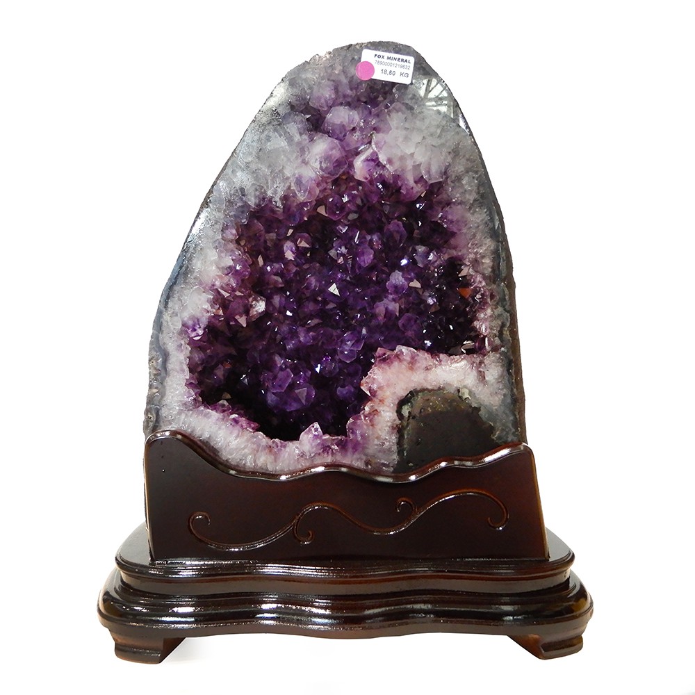 避免受到碰撞、磨擦。3.接觸酸，鹼等有機溶劑時，不要配戴首飾 4.運動、游泳、處理家務、睡覺、烹飪，均不適宜佩帶，洗衣服時不要配戴首飾 。5.請勿直接接觸化妝品香水及護膚品等，為防止汗液對水晶玉石的腐