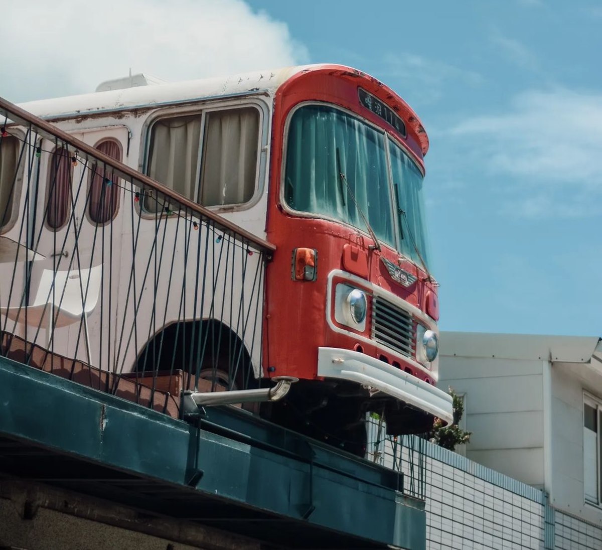 台東不只三仙台！洗版IG５美拍祕境：復古屋頂卡飛天公車、最美海景候車亭