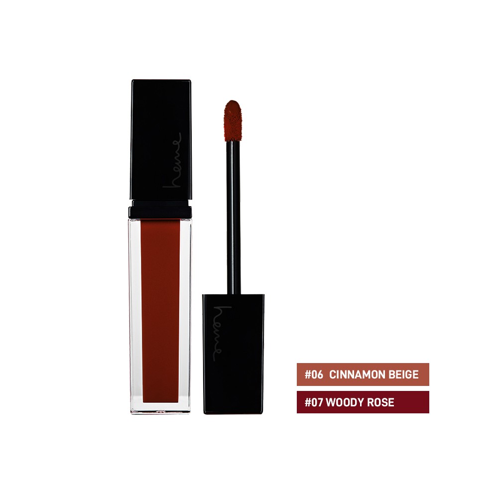 heme「晶潤水光唇釉」色澤飽和且保濕，此次推出：「肉桂玫瑰、木質玫瑰及栗色玫瑰」，內涵植物精油，給予雙唇最溫柔的色彩卻不失滋潤修護效果，接觸唇溫後即融入唇間，質地輕盈滑順，服貼於雙唇。透亮光感如水滴