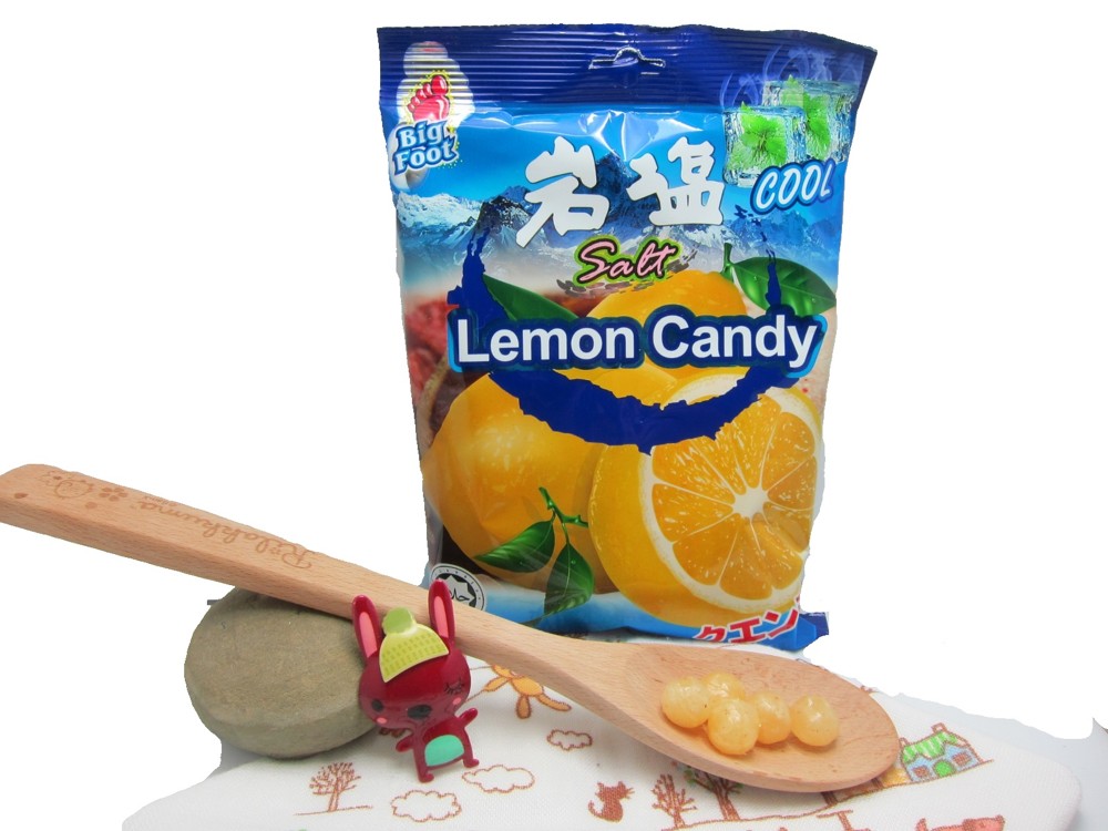 *嚴選頂級岩鹽/海鹽 *鹹味帶有檸檬味的薄荷糖，一顆糖給您四種不同的味道，涼鹹酸甜好滋味。 *運動後補充鹽份好物。 *單顆小包裝，方便攜帶。 *海鹽檸檬糖(不涼) 150克--約60顆 *薄荷玫瑰鹽檸