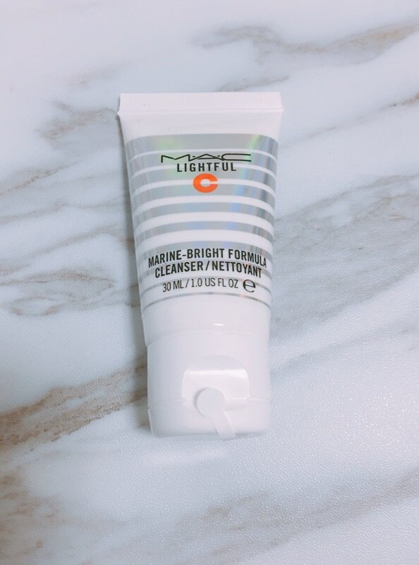 M.A.C. 晶亮潤膚乳液/定妝噴霧/妝前高效隔離乳/亮白C泡沫潔膚乳/卸妝油/眼部卸妝液《小乖小舖》