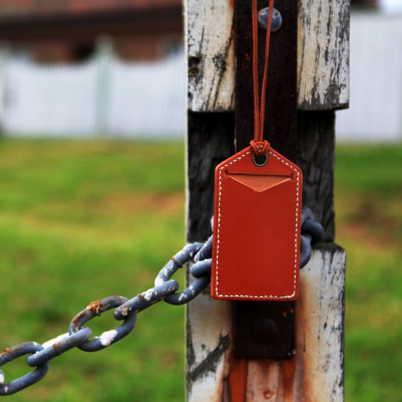 ★皮－卡片夾／掛牌 每一張皮革都是獨一無二，不同的紋理代表不同的故事，而當不同用家使用的時候，不同生活習慣並會印記在皮革上面，成為你獨一無二的皮革製，我們賣的不是產品，不是完成品，是一個過程，一個經歷