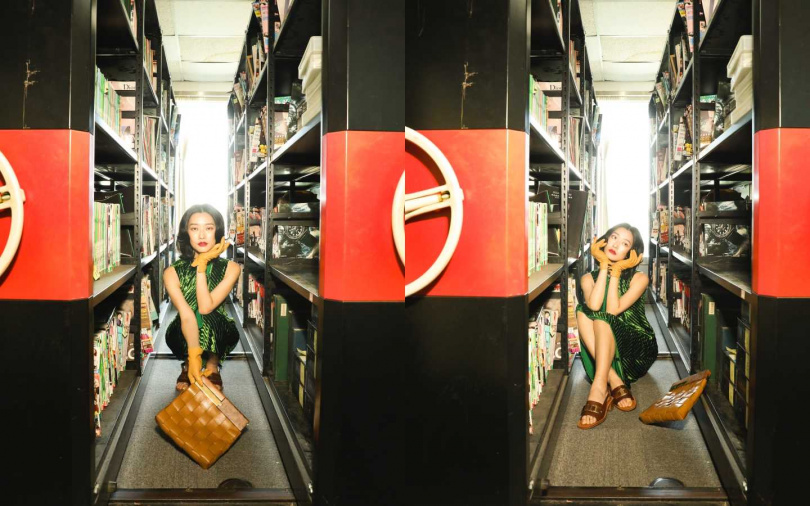 PRADA Lux Velvet Dress 洋裝／約131,960元、Leather Sandals 涼鞋／約26,750元；BOTTEGA VENETA BV Snap／約102,200元；H&M Leather Gloves 手套／價格未定（圖／戴世平攝）