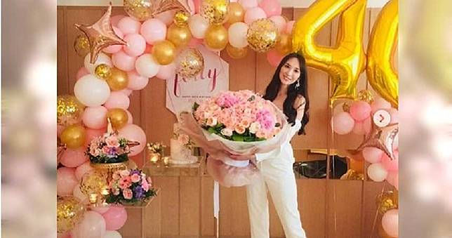 「萬年未婚妻」吳佩慈生四胎後首露臉　小女兒嫩照曝光
