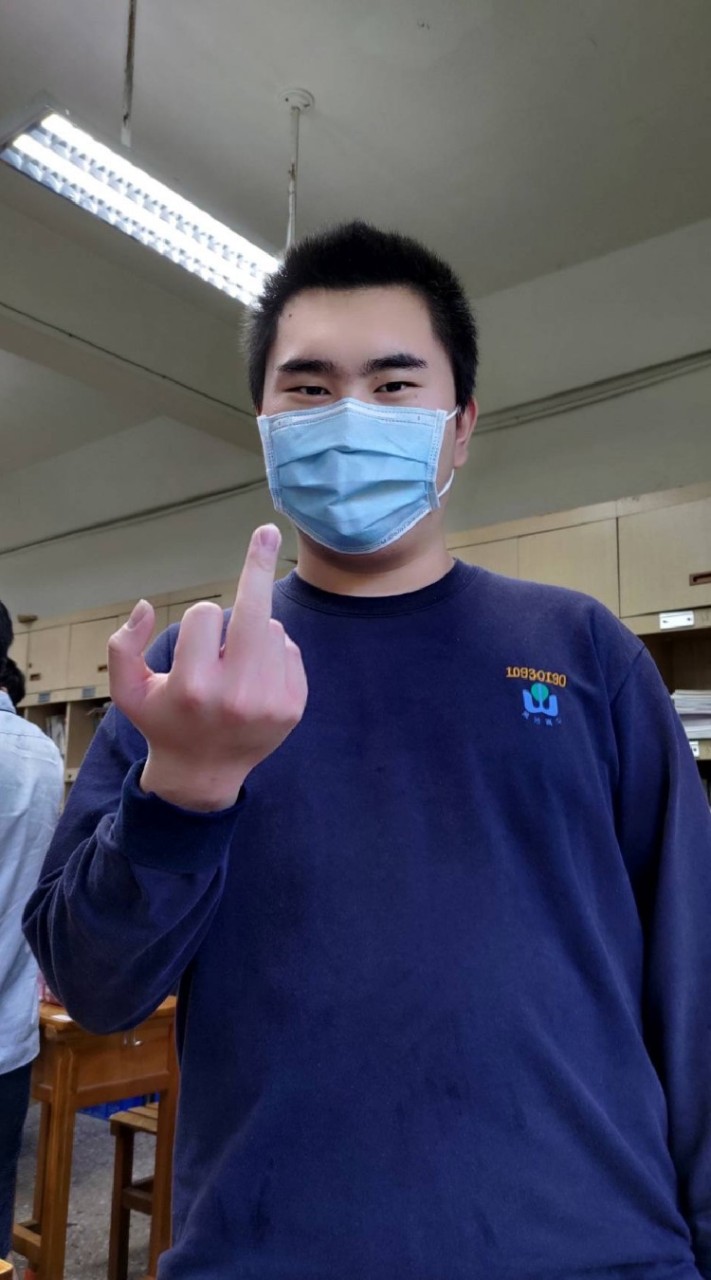 唬爛群