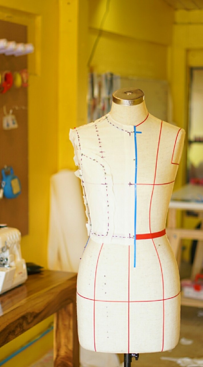 ตัดเย็บเสื้อผ้า