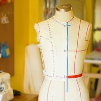 ตัดเย็บเสื้อผ้า