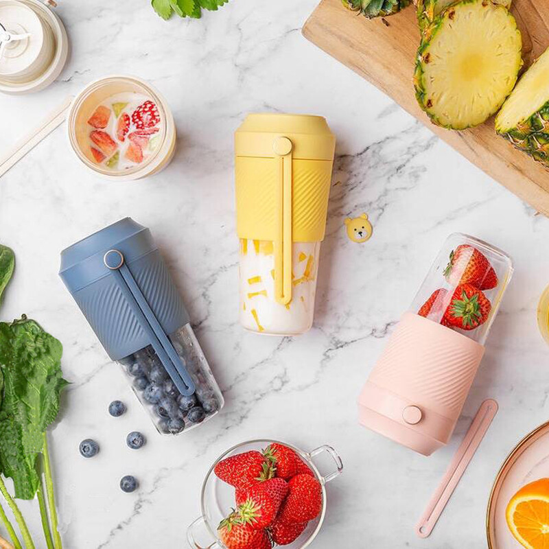 ★健康時尚蔬食主義者必備神器 ★高矽硼玻璃材質，耐高溫防破裂 ★磁吸式快速充電，沖一次可打十杯 ★質感矽膠提繩，健康帶著走 ★360度密封式杯蓋，防漏更安心 All-JOINT誕生於義大利北部白雲石山