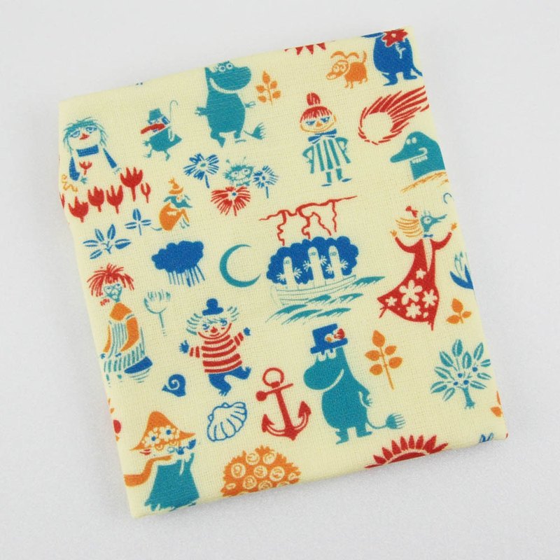 【商品特色】 **Moomin是芬蘭女作家朵貝·楊笙(Tove Jansson)筆下的童話小說系列。** Moomin家族有著圓潤的身型，像極了河馬，但他們可是一群千奇百怪的精靈，住在芬蘭森林裏的姆明