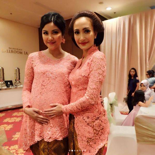 Hamil Besar 5 Seleb Ini Tetap Cantik dan Anggun Saat Jadi Hamil Besar 5 Seleb Ini Tetap Cantik dan Anggun Saat Jadi