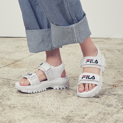 中性鞋款，請對照商品尺寸表購買。人氣爆棚 同步韓國流行風潮全新涼鞋新品推薦休閒百搭 穿脫舒適方便