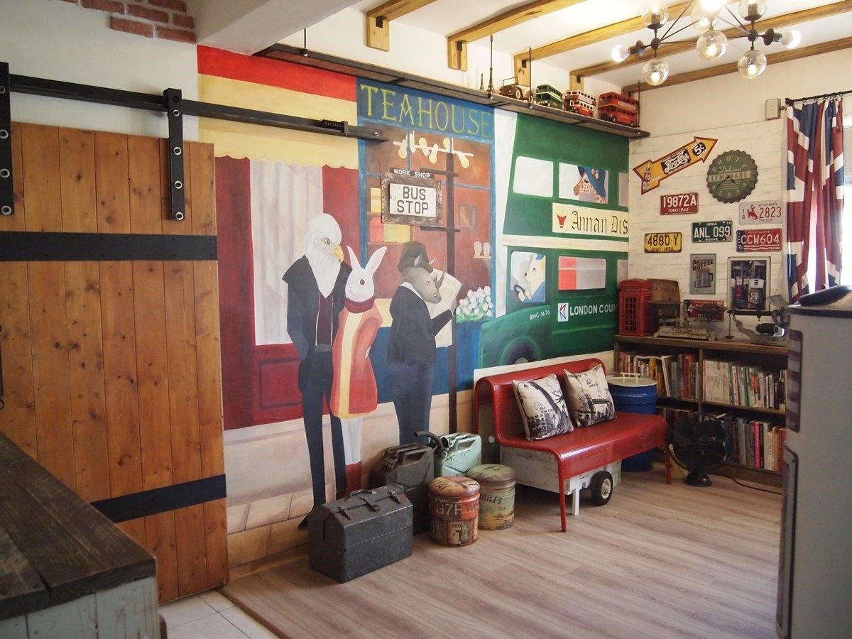 書房在網友米米的巧手之下，搖身一變，成為室內的公車站。