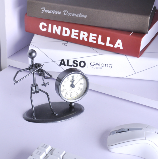 品牌：翻舊事 材質：鐵 風格：其他 適用空間：書房 顏色分類：12CM小鐵人時鐘—大提琴款12CM小鐵人時鐘—吉他款12CM小鐵人時鐘—吹笛子款12CM小鐵人時鐘—小提琴E款12CM小鐵人時鐘—長號款