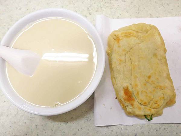 【台中美食】燒餅油條豆漿-沒有店名的隱藏版燒餅店 【台中美食】燒餅油條豆漿-沒有店名的隱藏版燒餅店