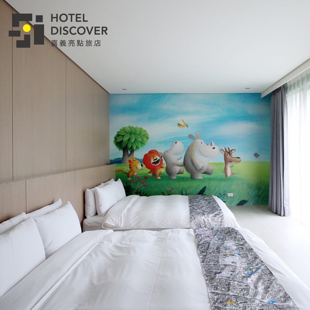 Discover 亮點旅店集團以「探索」為主題，將旅行的體驗從住 宿延伸至城市與文化，讓集團裡的每個旅店都是城市中的亮點所在。「嘉義亮點」擁有絕佳的交通環境,座落於嘉義火車站步行約3分鐘距離的仁愛路上