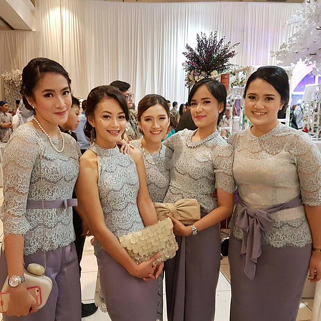 Elegan, Ini 19 Seragam Bridesmaids Terbaik yang Bisa Ditiru