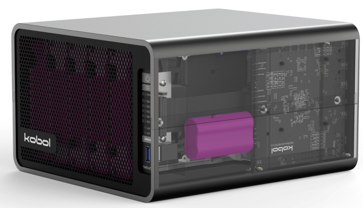 機殼內還可安裝電池，做為UPS不斷電系統之用。