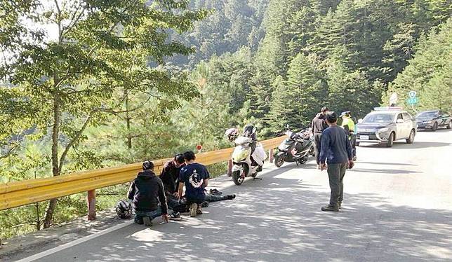 花蓮》中橫彎多沙 騎士打滑撞護欄亡