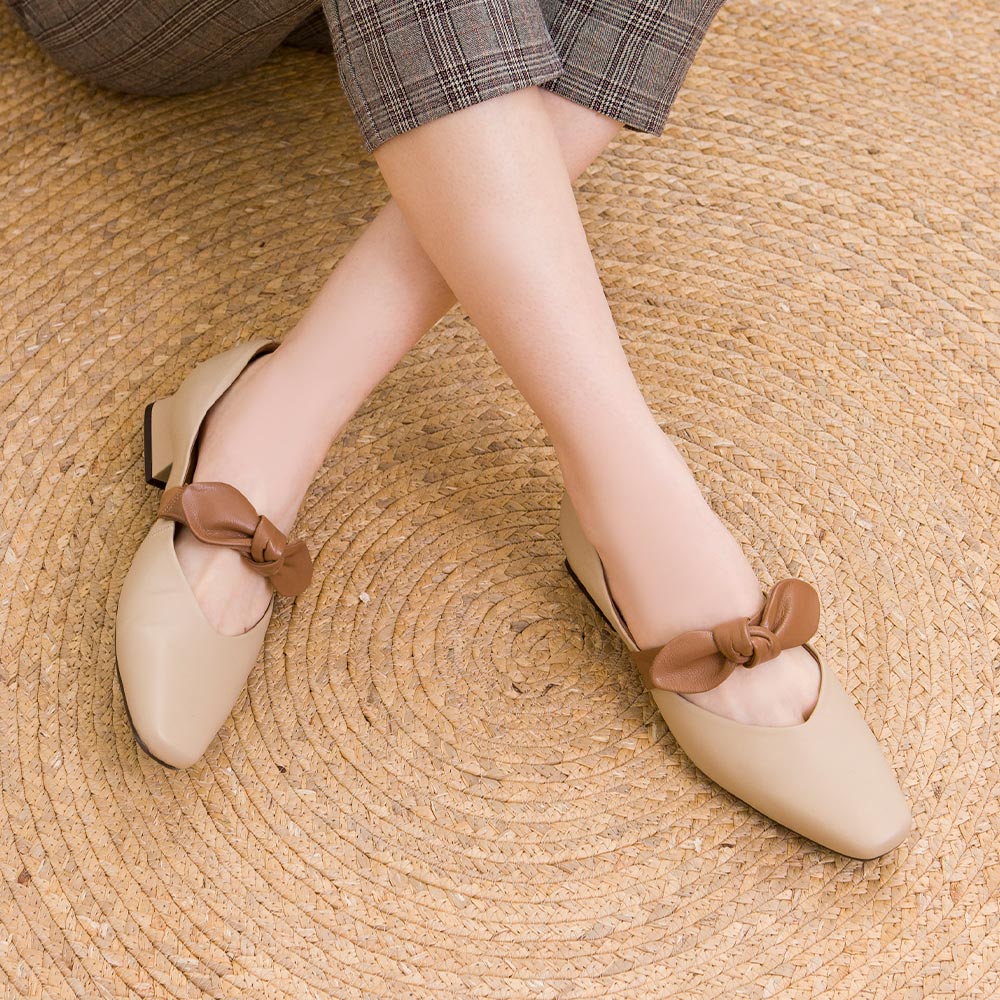 蝴蝶結繞帶奶油白低跟鞋